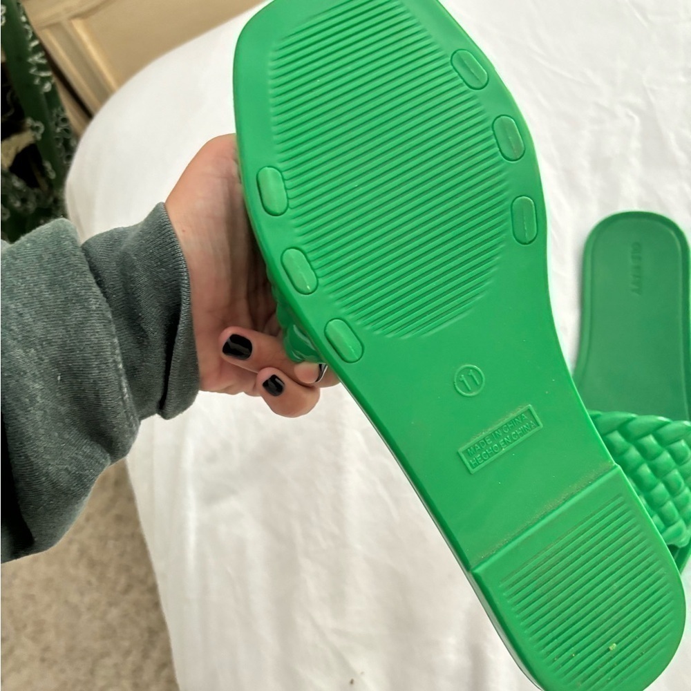 NEW! Old Navy Jelly Slides Quilted Size 11 - Picture 3 of 7
